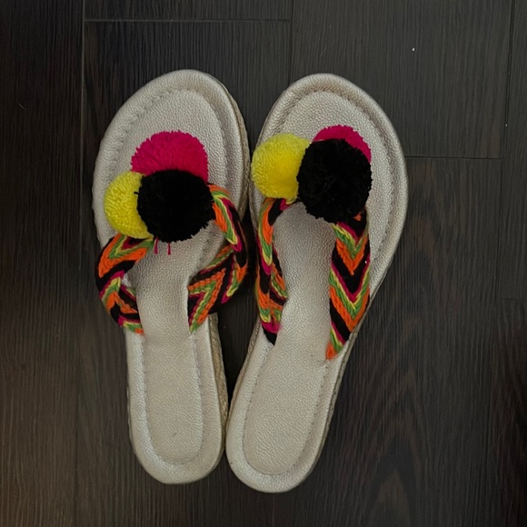 New PomPom Espadrilles with aztec design - Picture 1 of 3